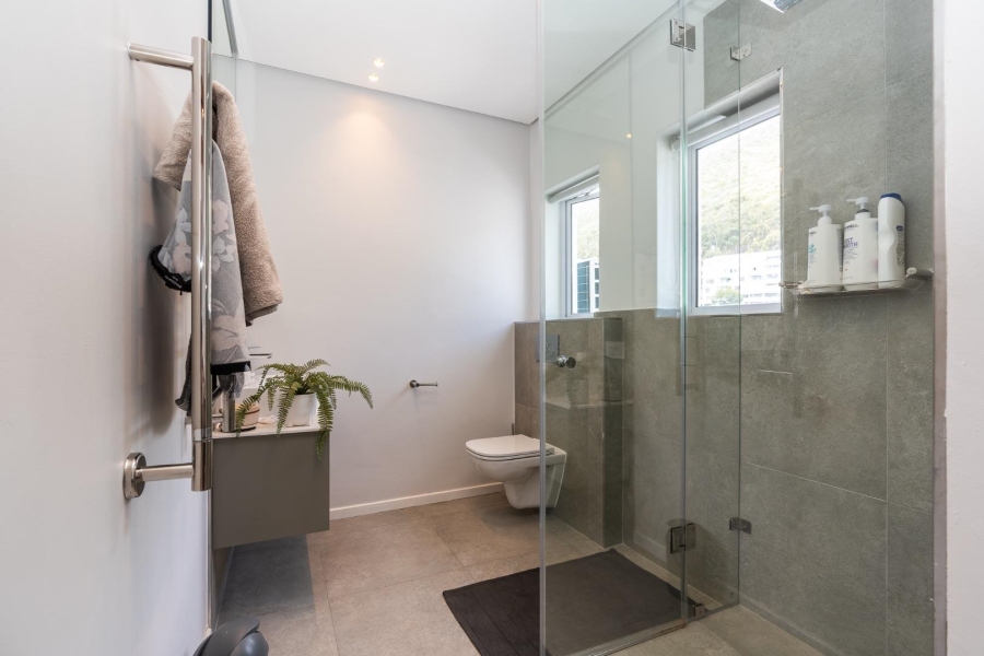 To Let 4 Bedroom Property for Rent in Fresnaye Western Cape